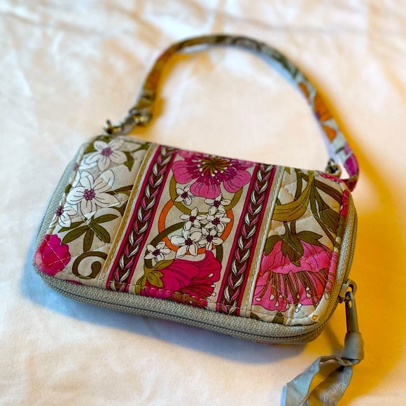 🔥Verá Bradley Wristlet Cellphone Wallet in Floral Print 🔥 - Picture 1 of 8